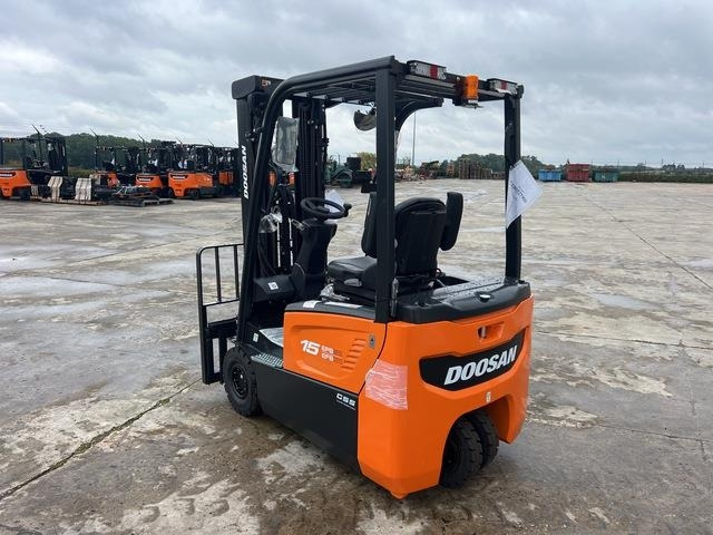 Doosan B15T-7 PLUS - Carretilla elevadora eléctrica: foto 2 Doosan B15T-7 PLUS - Carretilla elevadora eléctrica: foto 2