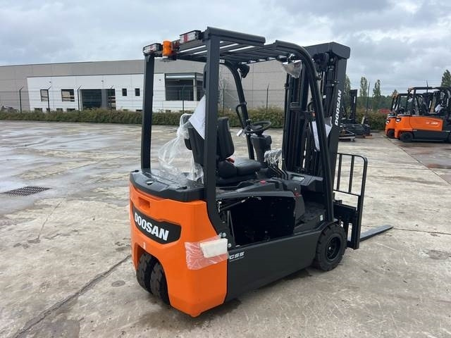 Doosan B20T-7 PLUS - Carretilla elevadora eléctrica: foto 3 Doosan B20T-7 PLUS - Carretilla elevadora eléctrica: foto 3