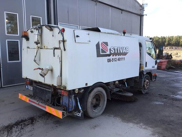 Mitsubishi Canter - Barredora vial: foto 3 Mitsubishi Canter - Barredora vial: foto 3