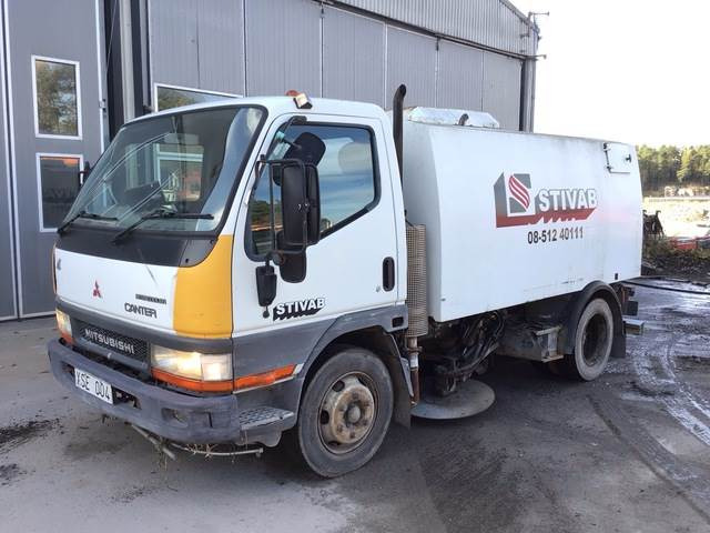 Mitsubishi Canter - Barredora vial: foto 1 Mitsubishi Canter - Barredora vial: foto 1