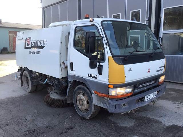Mitsubishi Canter - Barredora vial: foto 4 Mitsubishi Canter - Barredora vial: foto 4
