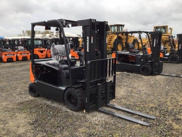 Doosan B30X-7 PLUS - Carretilla elevadora eléctrica: foto 4 Doosan B30X-7 PLUS - Carretilla elevadora eléctrica: foto 4