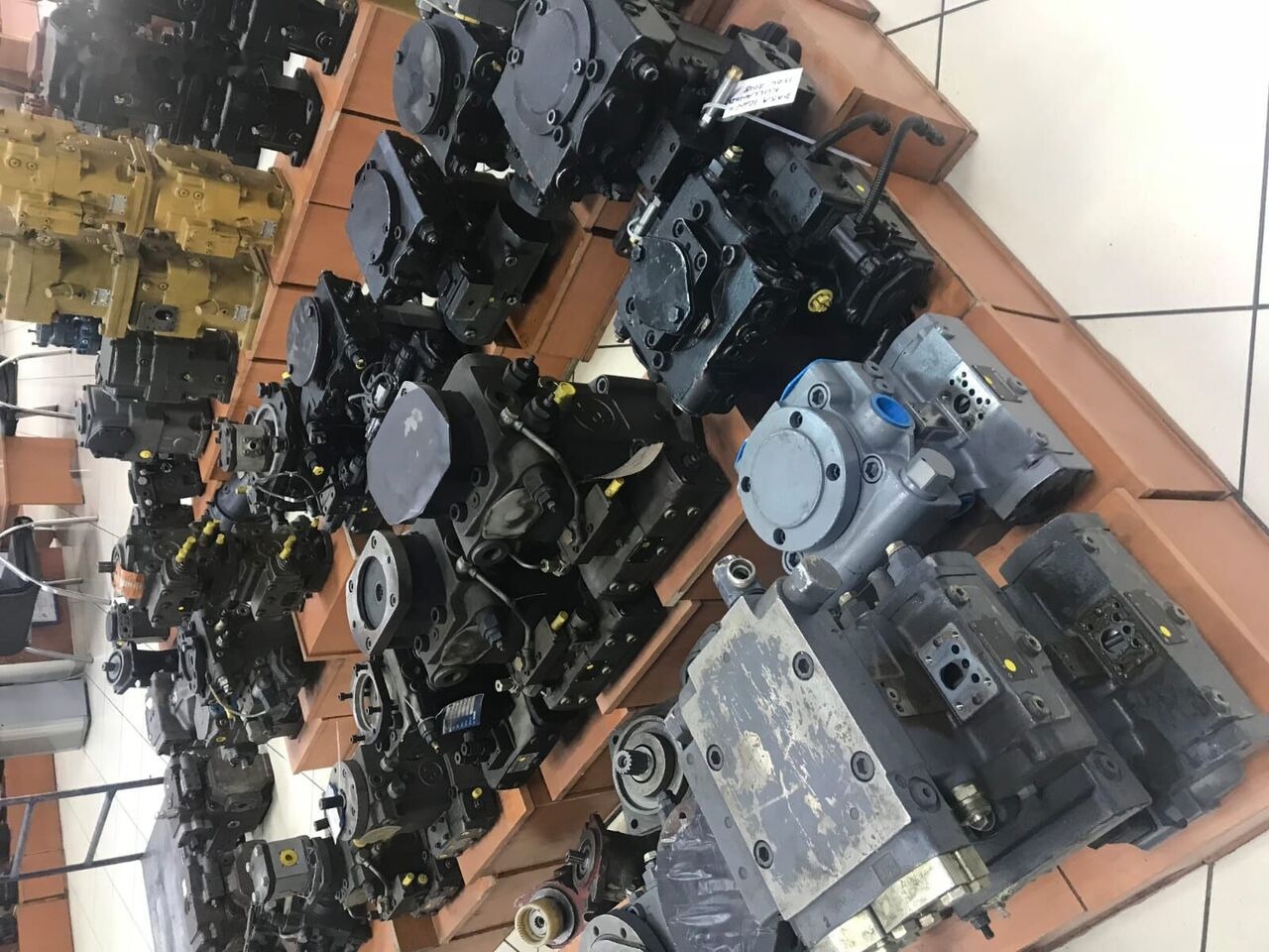 Rexroth A8VO107 for Rexroth backhoe loader for parts - Motor hidráulico para Retroexcavadora: foto 1 Rexroth A8VO107 for Rexroth backhoe loader for parts - Motor hidráulico para Retroexcavadora: foto 1