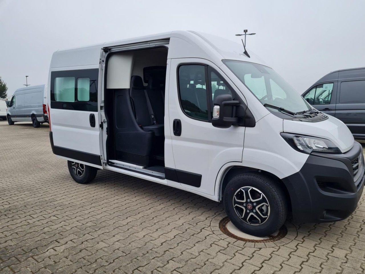 Fiat Ducato 35 Kasten Doka 7-Sitze 2x Schiebetür Maxi - Furgón, Furgoneta combi: foto 3 Fiat Ducato 35 Kasten Doka 7-Sitze 2x Schiebetür Maxi - Furgón, Furgoneta combi: foto 3