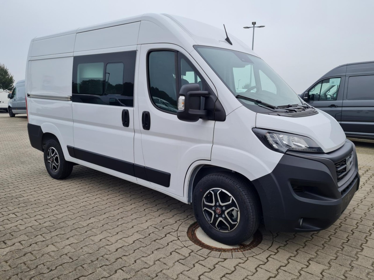 Fiat Ducato 35 Kasten Doka 7-Sitze 2x Schiebetür Maxi L2H2 - Furgón, Furgoneta combi: foto 4 Fiat Ducato 35 Kasten Doka 7-Sitze 2x Schiebetür Maxi L2H2 - Furgón, Furgoneta combi: foto 4