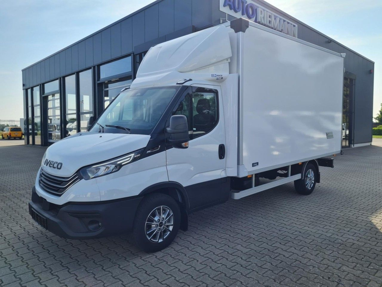 Iveco 35S 18 3.0 Koffer Hi Matic LM KLIMA KAMERA Navig - Furgoneta caja cerrada: foto 3 Iveco 35S 18 3.0 Koffer Hi Matic LM KLIMA KAMERA Navig - Furgoneta caja cerrada: foto 3
