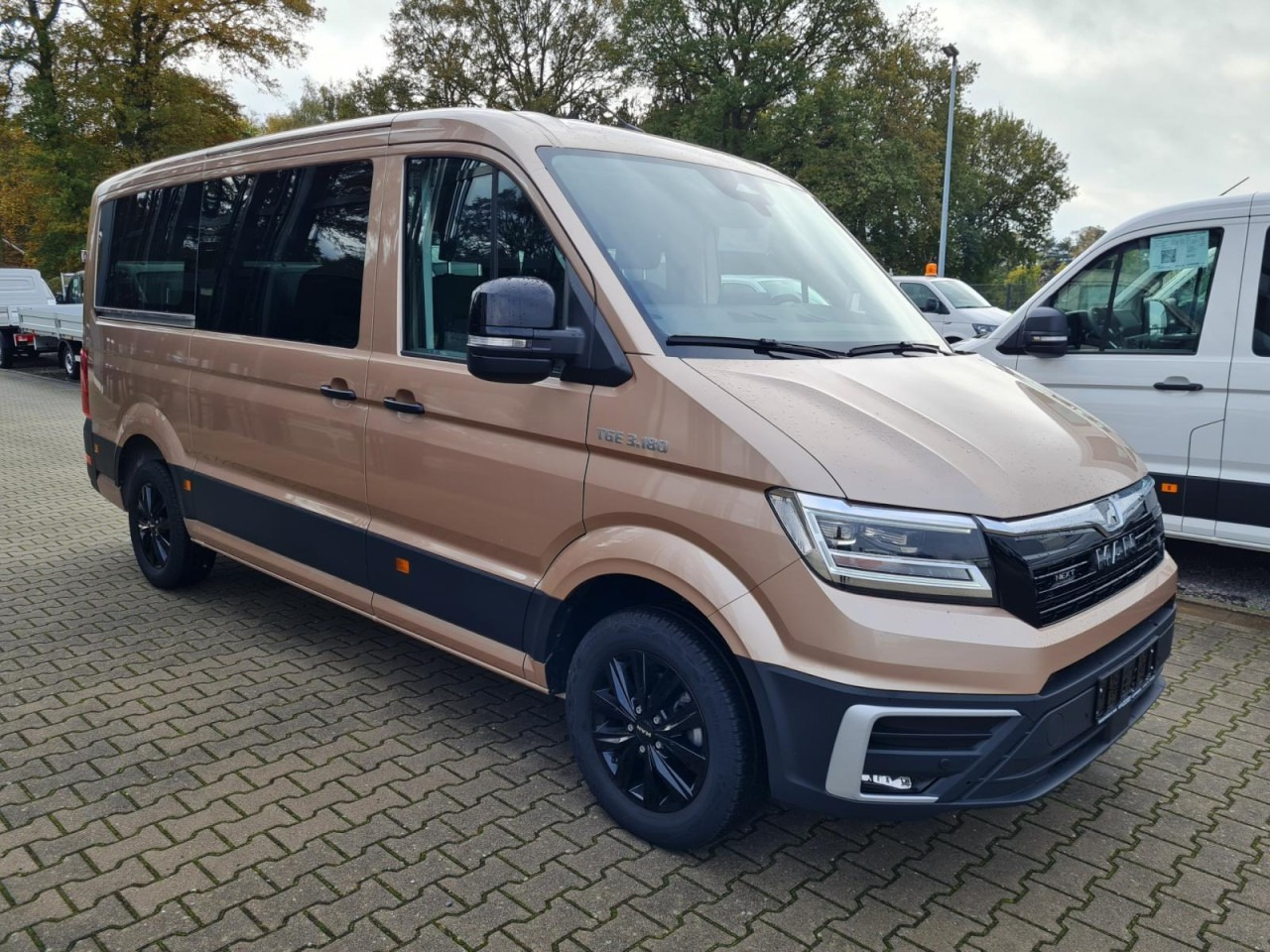 MAN Man TGE 3.180 TDi Kombi 9 Sitze ALU KAMERA LED LEDER Sonderumbau - Minibús, Furgoneta de pasajeros: foto 3 MAN Man TGE 3.180 TDi Kombi 9 Sitze ALU KAMERA LED LEDER Sonderumbau - Minibús, Furgoneta de pasajeros: foto 3