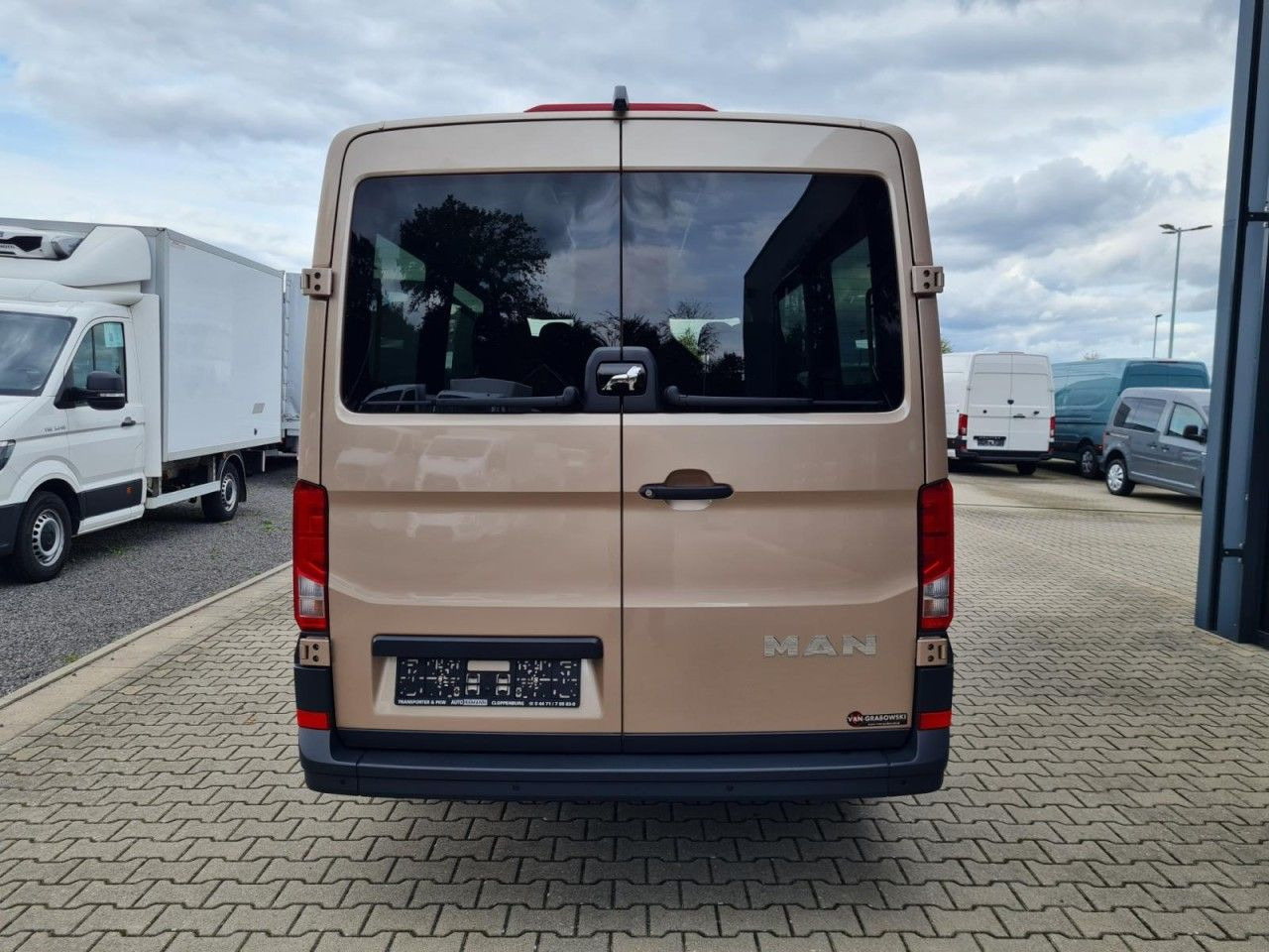 MAN TGE 3.180 TDi Kombi 9 Sitzer LED LM KAMERA Sonde - Furgoneta de pasajeros: foto 5 MAN TGE 3.180 TDi Kombi 9 Sitzer LED LM KAMERA Sonde - Furgoneta de pasajeros: foto 5