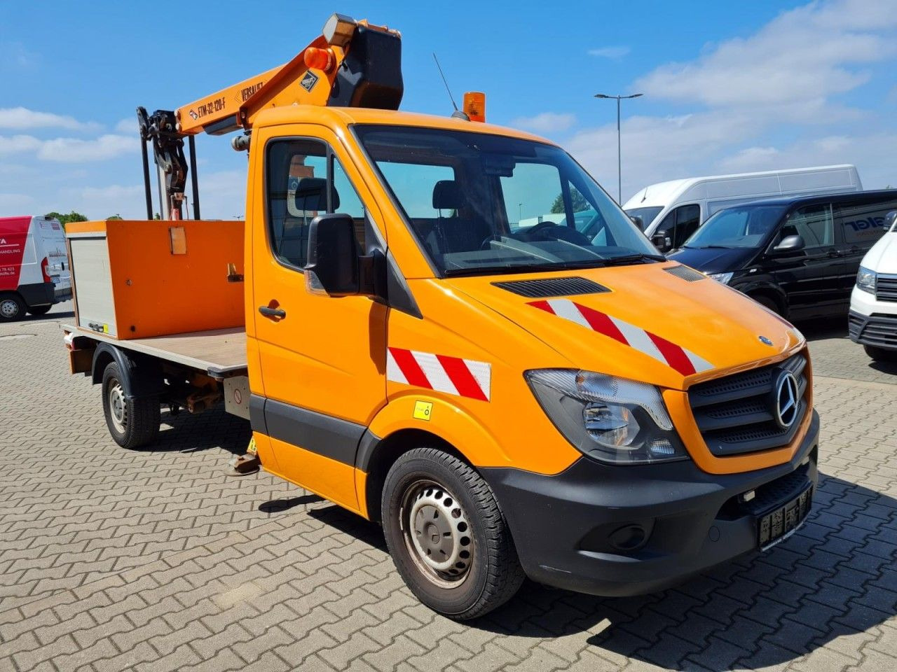 Mercedes-Benz Sprinter 316 CDI Hubarbeitsbühne 12m Korb isolie - Camión con plataforma elevadora: foto 4 Mercedes-Benz Sprinter 316 CDI Hubarbeitsbühne 12m Korb isolie - Camión con plataforma elevadora: foto 4
