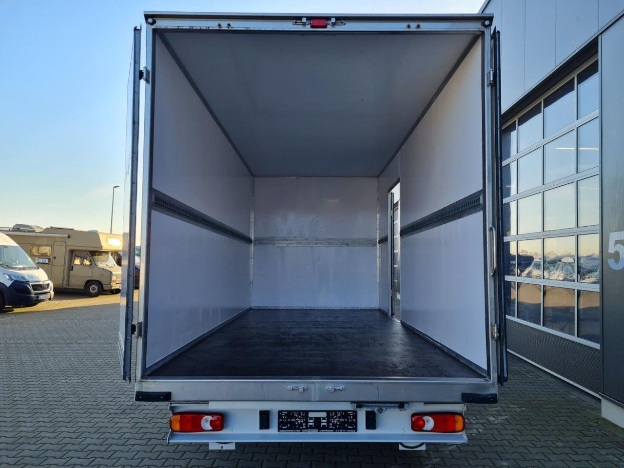 Peugeot Boxer 3.5t Koffer lang L4 ERGO KLIMA KOMFORT TEM - Furgoneta caja cerrada: foto 5 Peugeot Boxer 3.5t Koffer lang L4 ERGO KLIMA KOMFORT TEM - Furgoneta caja cerrada: foto 5