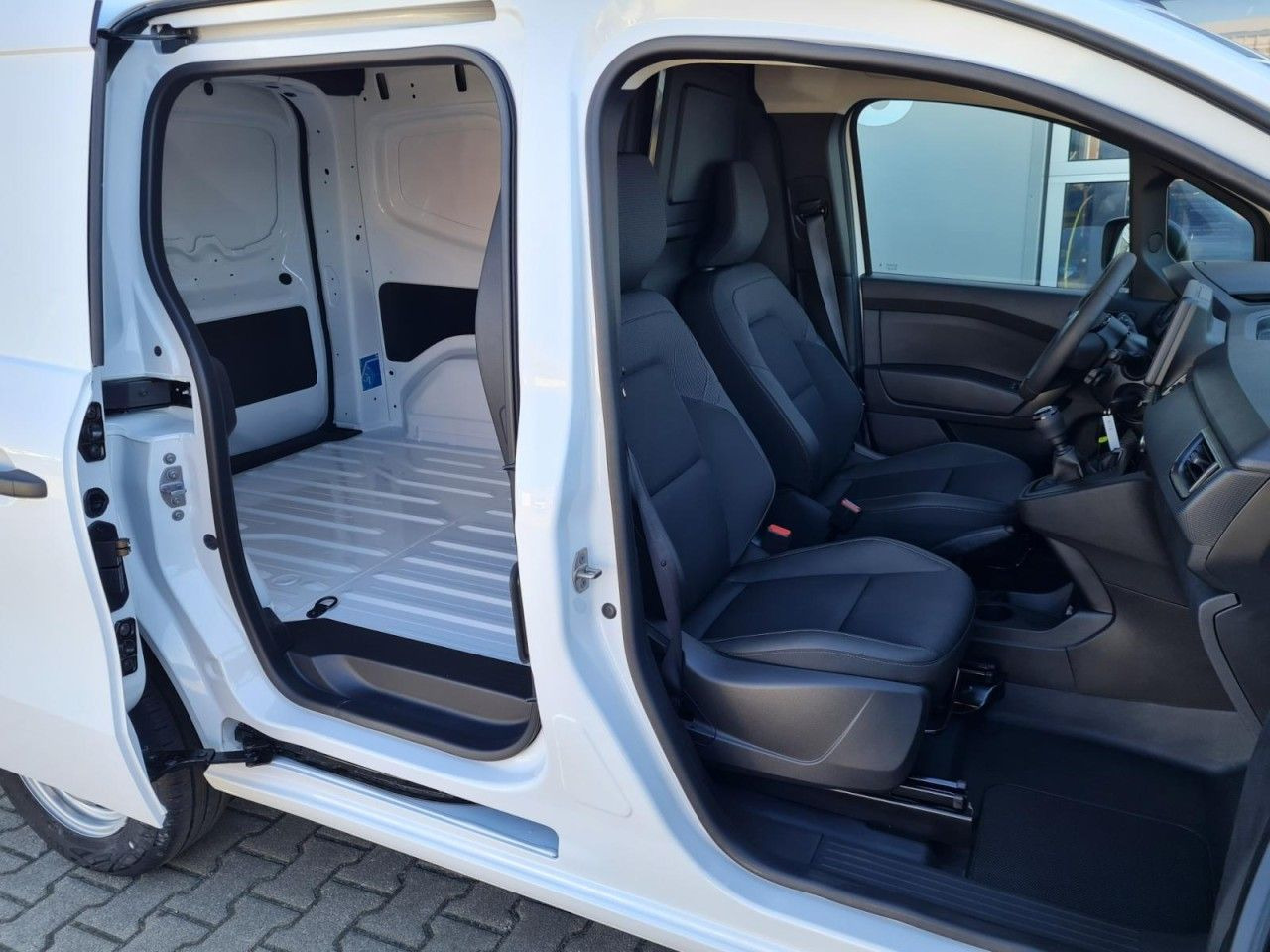 Renault Kangoo Van Kasten L1H1 TCe 1.3i KLIMA PDC TEMPOM - Furgoneta pequeña: foto 4 Renault Kangoo Van Kasten L1H1 TCe 1.3i KLIMA PDC TEMPOM - Furgoneta pequeña: foto 4