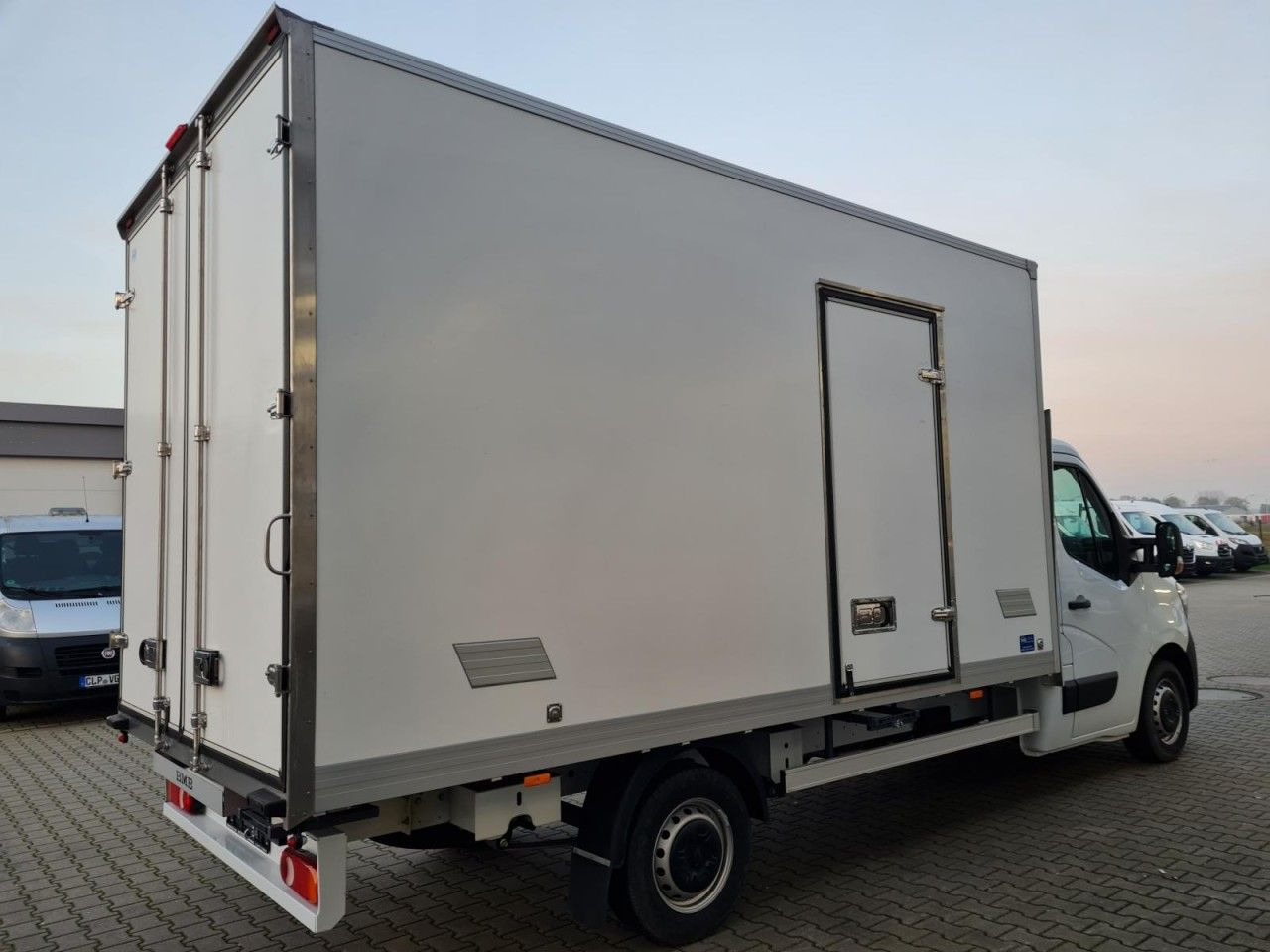 Renault Master 3.5t Möbel Koffer KLIMA LUFTFEDERUNG TEMP - Furgoneta caja cerrada: foto 4 Renault Master 3.5t Möbel Koffer KLIMA LUFTFEDERUNG TEMP - Furgoneta caja cerrada: foto 4