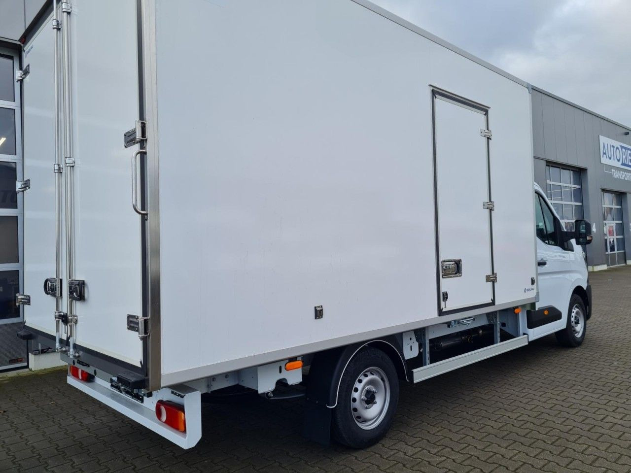Renault Master 35 New Möbel Koffer KLIMA KAMERA TEMPOMAT - Furgoneta caja cerrada: foto 5 Renault Master 35 New Möbel Koffer KLIMA KAMERA TEMPOMAT - Furgoneta caja cerrada: foto 5