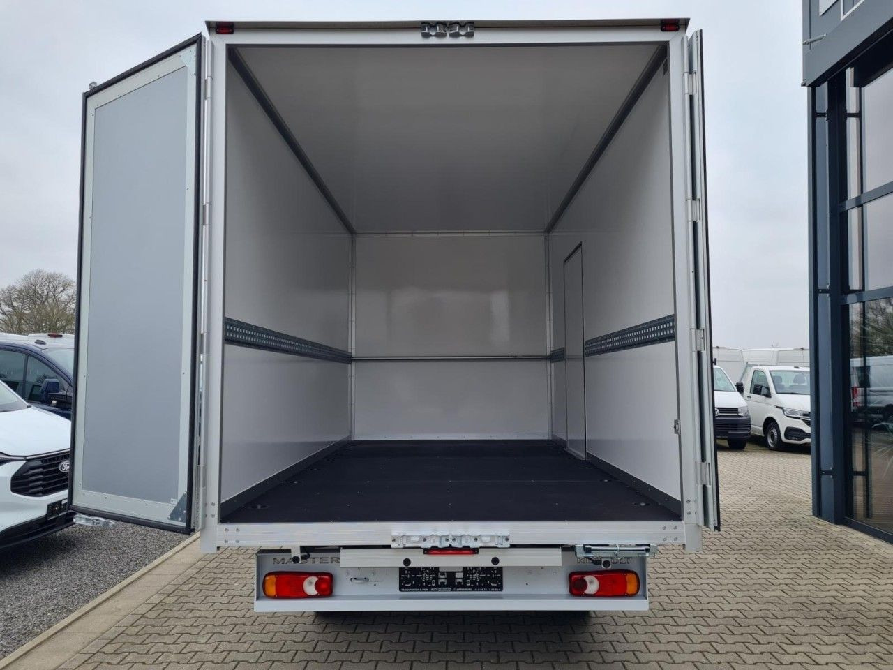 Renault New Master 35 Möbel Koffer KLIMA LUFTFEDER TEMPO - Furgoneta caja cerrada: foto 5 Renault New Master 35 Möbel Koffer KLIMA LUFTFEDER TEMPO - Furgoneta caja cerrada: foto 5