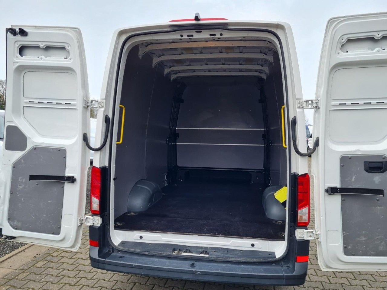 Volkswagen Crafter 35 Kasten 4MOTION L4H3 Plus Doka 7-Sitze - Furgón, Furgoneta combi: foto 5 Volkswagen Crafter 35 Kasten 4MOTION L4H3 Plus Doka 7-Sitze - Furgón, Furgoneta combi: foto 5