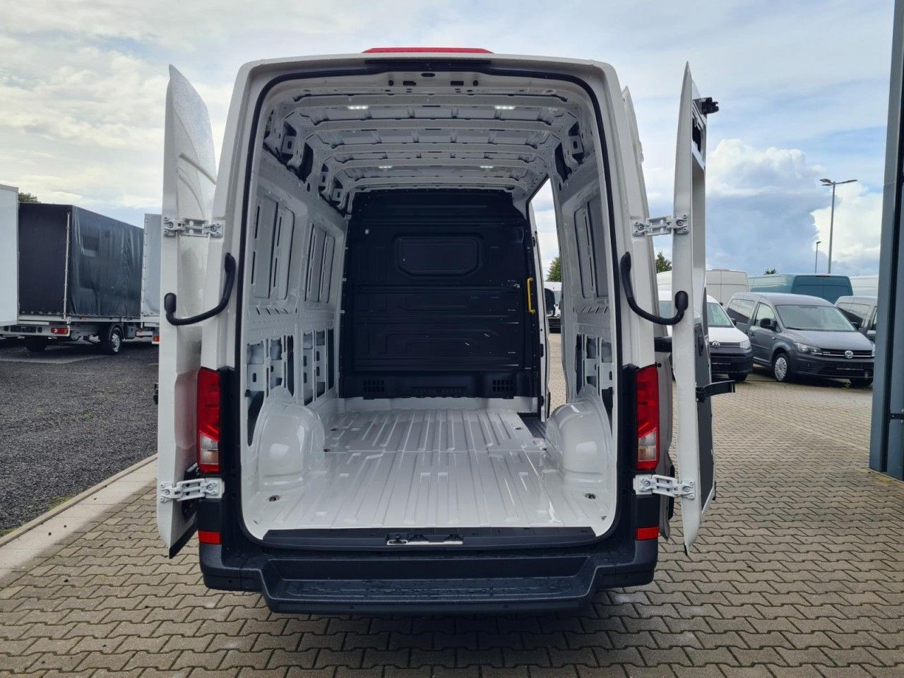 Volkswagen Crafter 35 Kasten TDI MR PDC KLIMA TEMPOMAT - Furgón: foto 5 Volkswagen Crafter 35 Kasten TDI MR PDC KLIMA TEMPOMAT - Furgón: foto 5