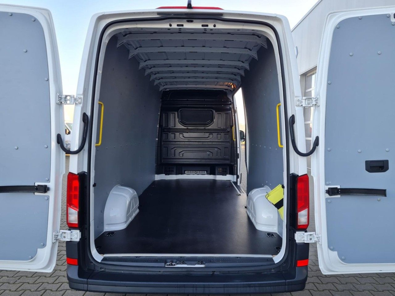 Volkswagen Crafter 35 Kasten lang L4H2 KAMERA NAVI_APP HOLZ - Furgón: foto 5 Volkswagen Crafter 35 Kasten lang L4H2 KAMERA NAVI_APP HOLZ - Furgón: foto 5