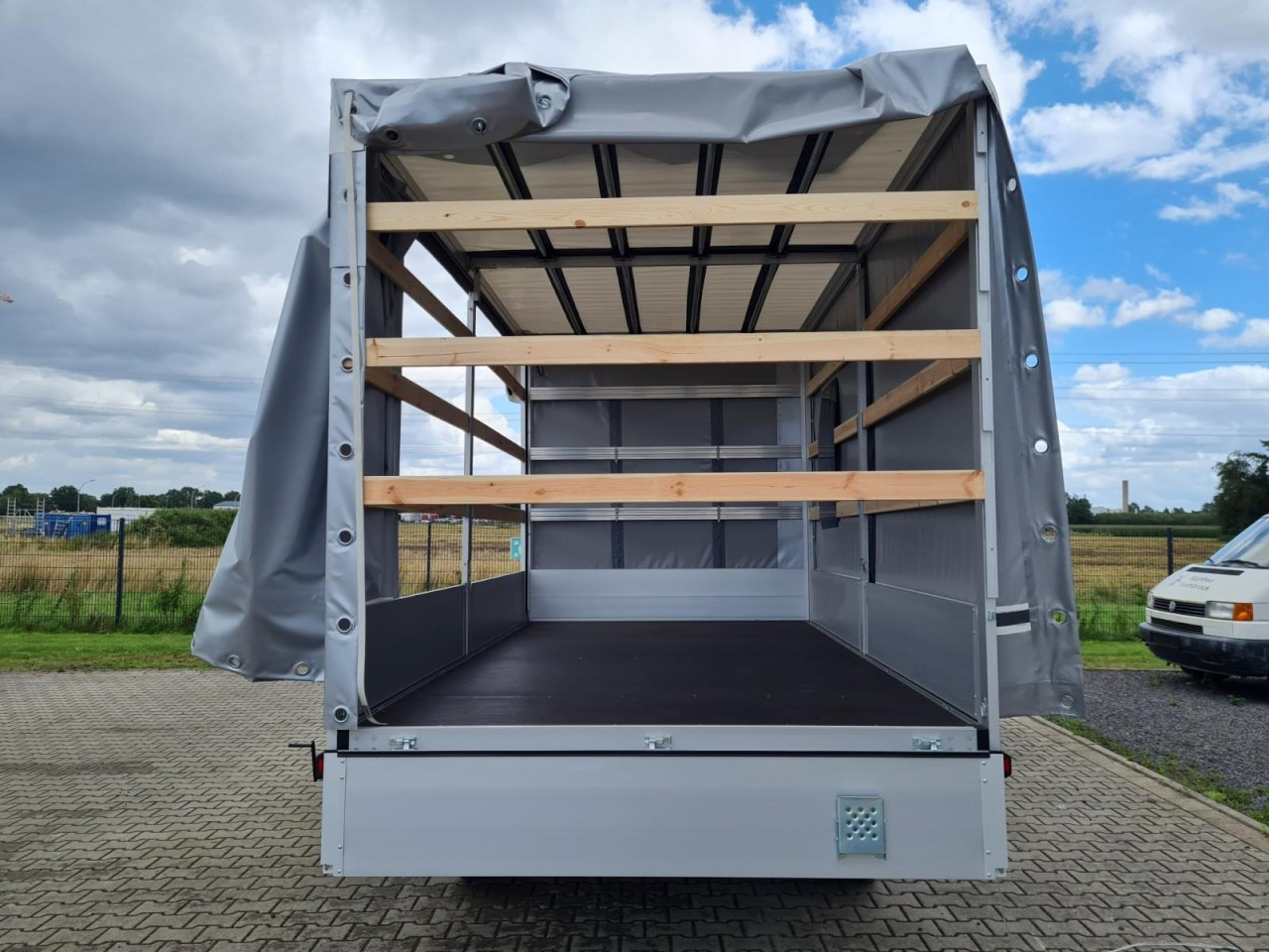 Volkswagen Crafter 35 TDI Pritsche Schiebe Plane ERGO LED TEMPOMAT - Furgoneta con lona: foto 5 Volkswagen Crafter 35 TDI Pritsche Schiebe Plane ERGO LED TEMPOMAT - Furgoneta con lona: foto 5