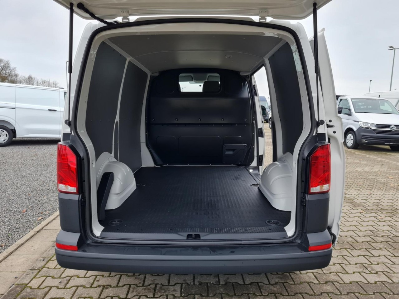 Volkswagen T6.1 Kasten KR Heckklappe KAMERA KLIMA Navi App - Furgoneta pequeña: foto 5 Volkswagen T6.1 Kasten KR Heckklappe KAMERA KLIMA Navi App - Furgoneta pequeña: foto 5
