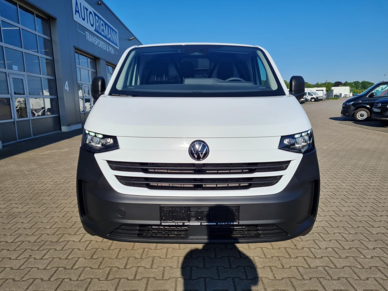 Volkswagen T7 Kasten TDi KR Heckklappe KLIMA PDC TEMPOMAT - Furgoneta pequeña: foto 2 Volkswagen T7 Kasten TDi KR Heckklappe KLIMA PDC TEMPOMAT - Furgoneta pequeña: foto 2