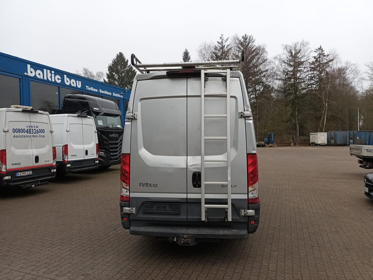 Iveco Daily 35S12V 3520L AHK Dachträger 85 kW (116 ... - Furgón: foto 4 Iveco Daily 35S12V 3520L AHK Dachträger 85 kW (116 ... - Furgón: foto 4