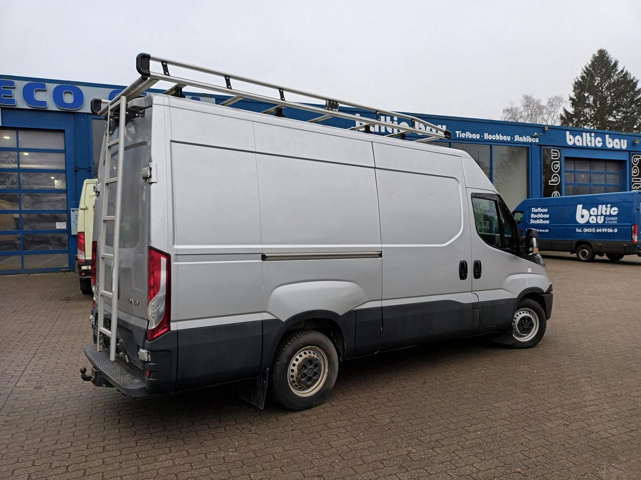 Iveco Daily 35S12V 3520L AHK Dachträger 85 kW (116 ... - Furgón: foto 3 Iveco Daily 35S12V 3520L AHK Dachträger 85 kW (116 ... - Furgón: foto 3