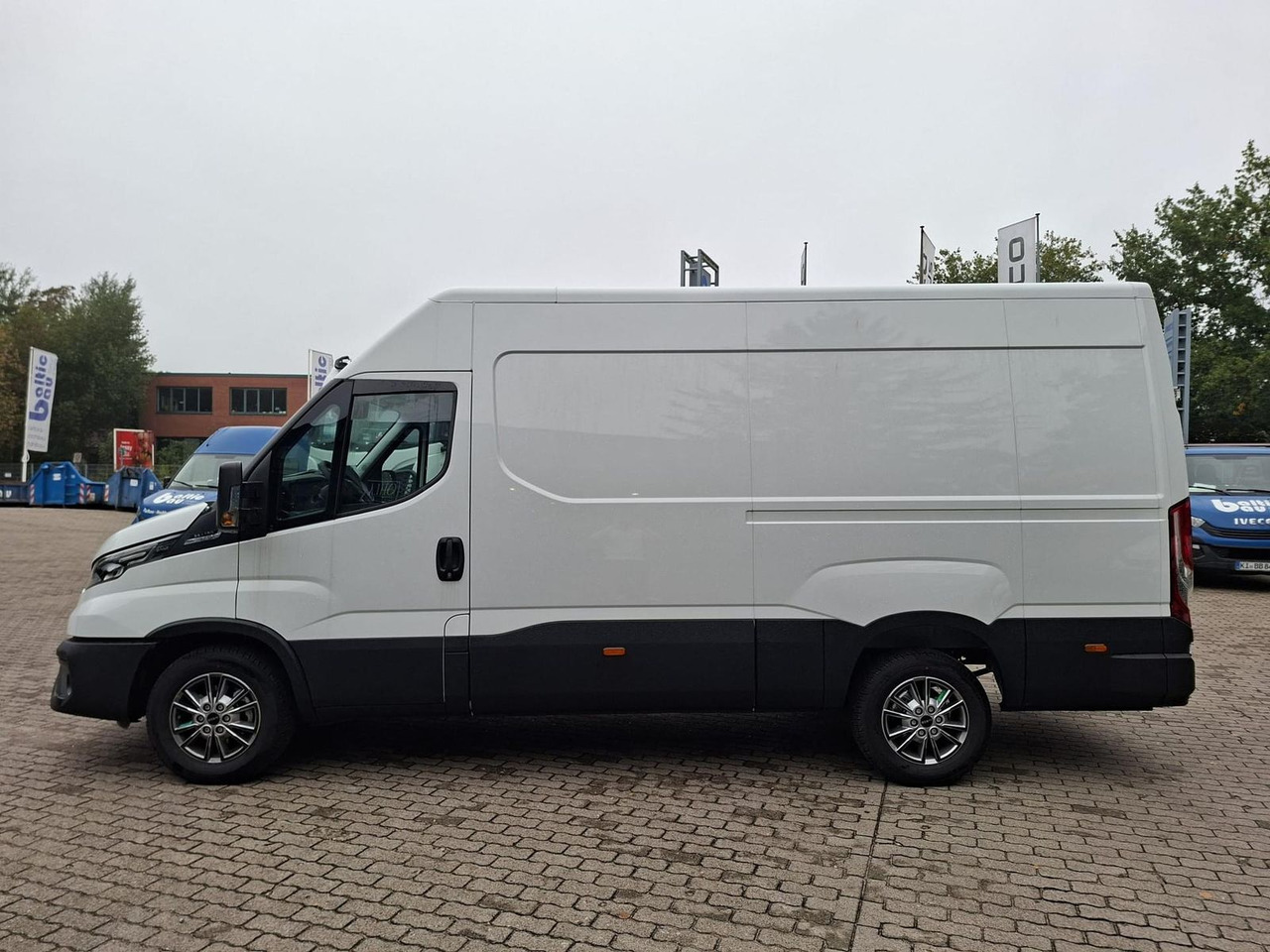 Iveco Daily 35S16A8V 115KW Klima - Radio Rückfahrka... - Furgón: foto 2 Iveco Daily 35S16A8V 115KW Klima - Radio Rückfahrka... - Furgón: foto 2