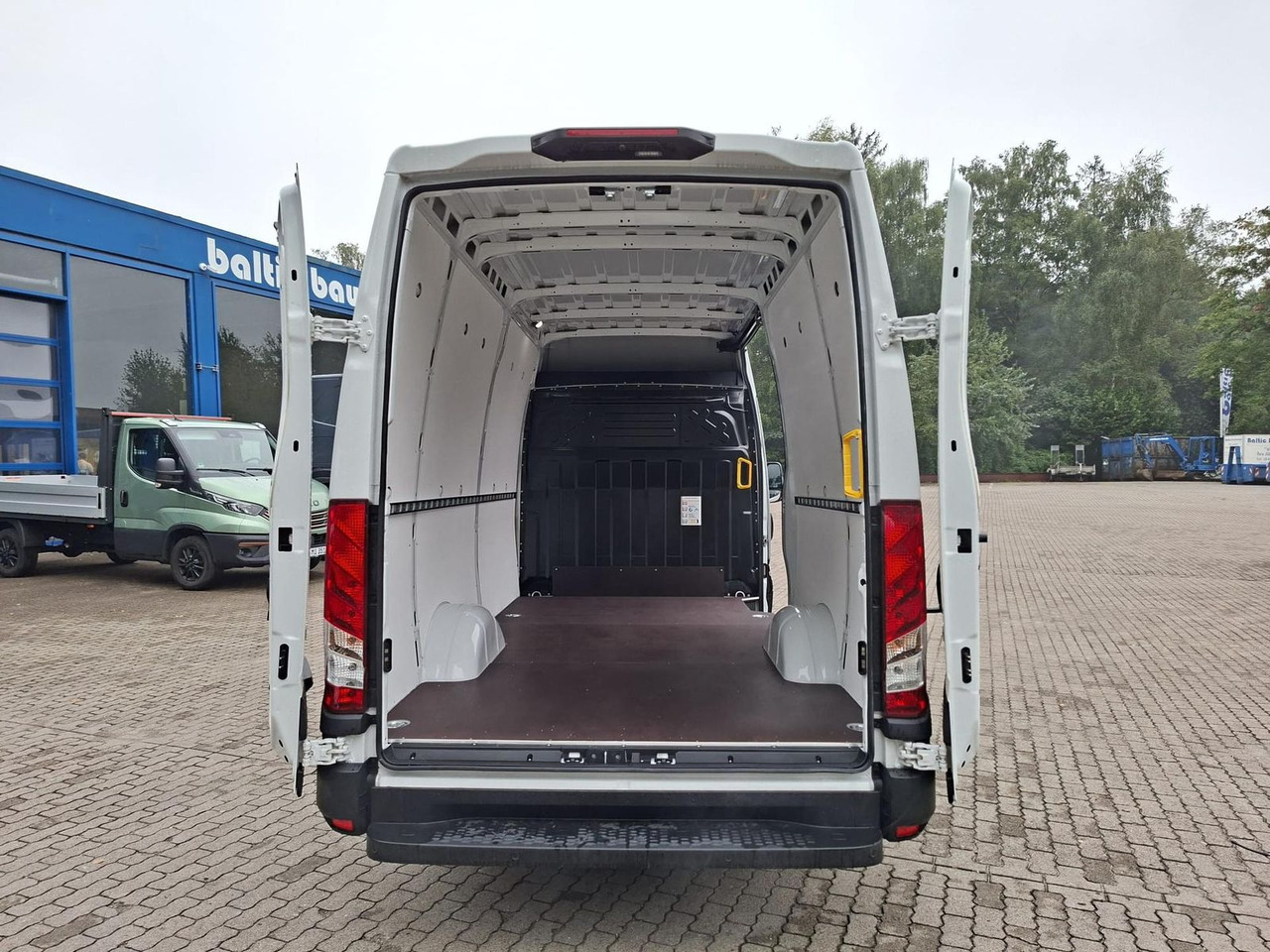 Iveco Daily 35S16A8V 115KW Klima - Radio Rückfahrka... - Furgón: foto 5 Iveco Daily 35S16A8V 115KW Klima - Radio Rückfahrka... - Furgón: foto 5