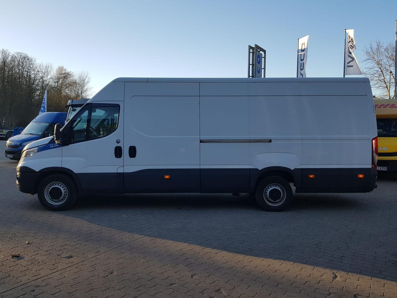 Iveco Daily 35S16SA8 V/P Klima, AHK, Rückfahrkamera... - Furgón: foto 2 Iveco Daily 35S16SA8 V/P Klima, AHK, Rückfahrkamera... - Furgón: foto 2