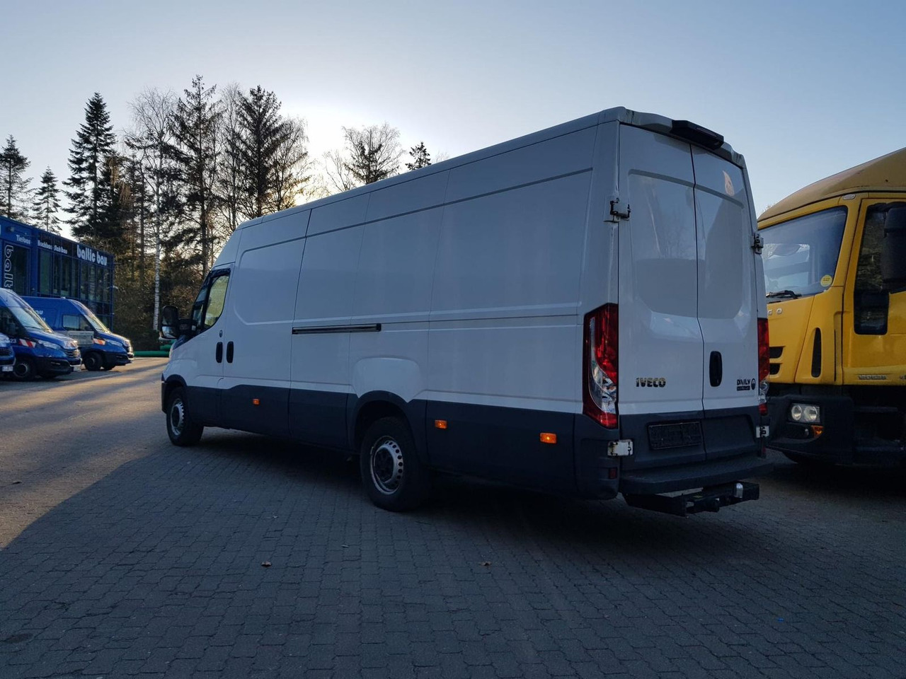 Iveco Daily 35S16SA8 V/P Klima, AHK, Rückfahrkamera... - Furgón: foto 3 Iveco Daily 35S16SA8 V/P Klima, AHK, Rückfahrkamera... - Furgón: foto 3