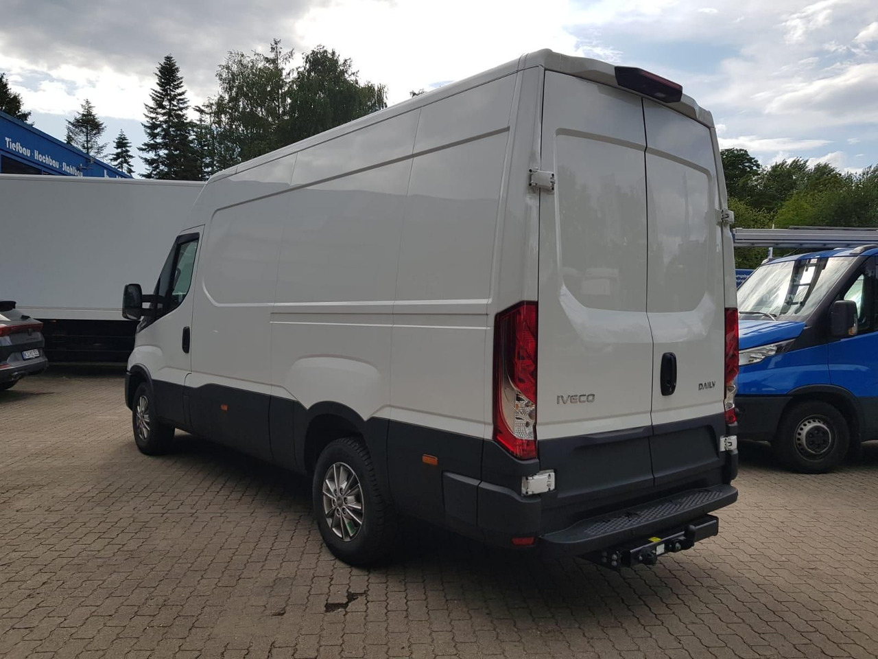 Iveco Daily 35S18HA8 V 3520L mit AHK, Rückfahrkamer... - Furgón: foto 3 Iveco Daily 35S18HA8 V 3520L mit AHK, Rückfahrkamer... - Furgón: foto 3