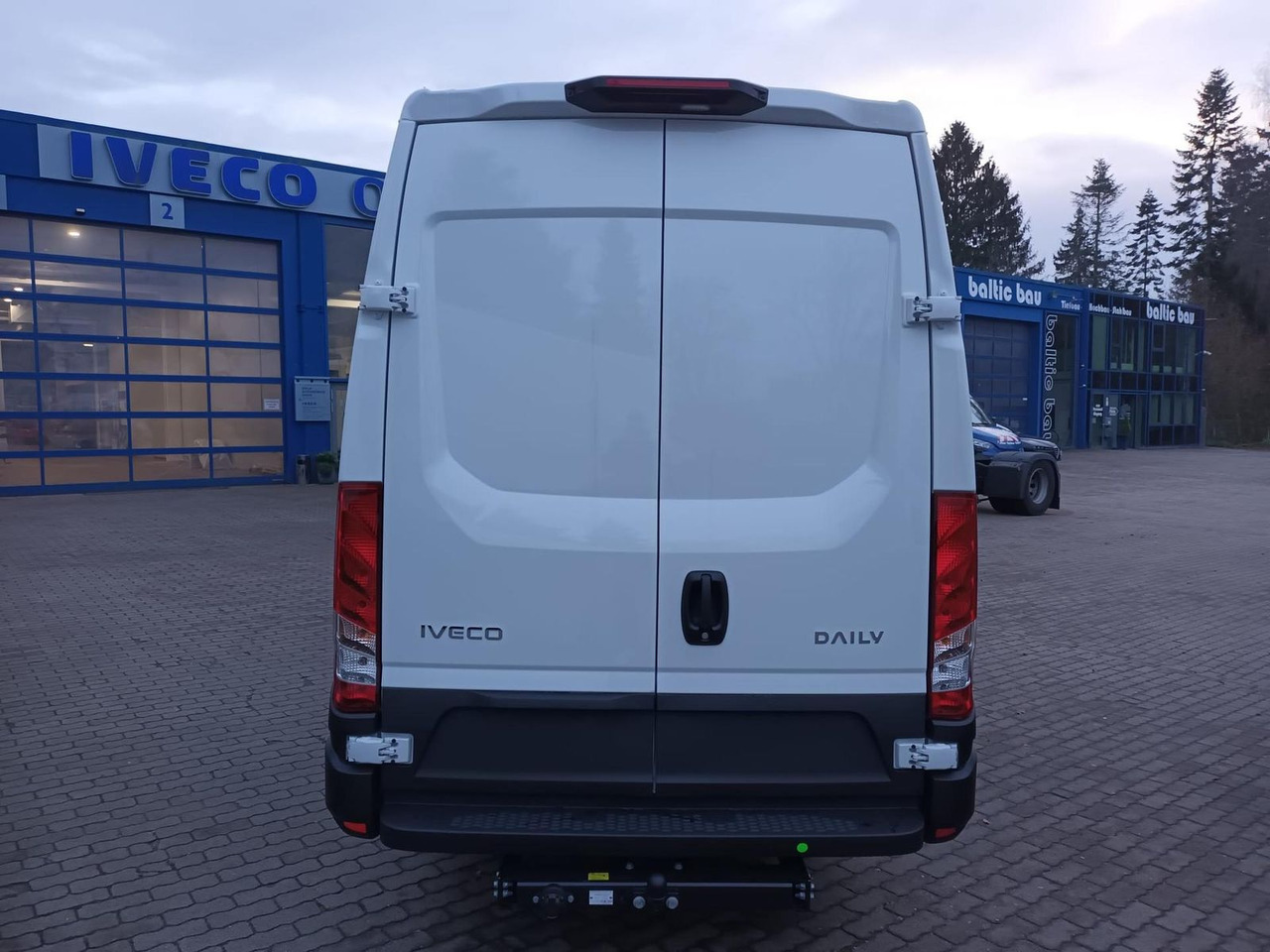 Iveco Daily 35S18HA8V 4100 KLIMA*AHK*RÜCKFAHRKAMERA... - Furgón: foto 3 Iveco Daily 35S18HA8V 4100 KLIMA*AHK*RÜCKFAHRKAMERA... - Furgón: foto 3