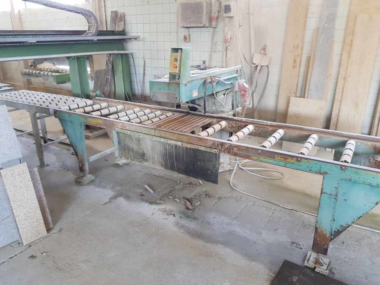 Weha – Head saw and conveyor belt / Kopfsäge und Förderband - Máquina herramienta: foto 1 Weha – Head saw and conveyor belt / Kopfsäge und Förderband - Máquina herramienta: foto 1