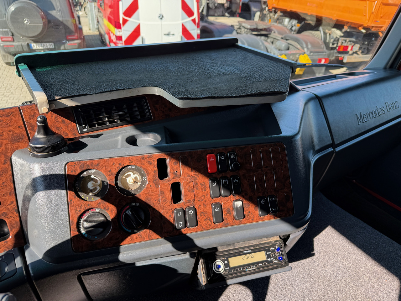 Camión Mercedes-Benz 2540 Actros MP1 Baumaschinentrnasporter: foto 19