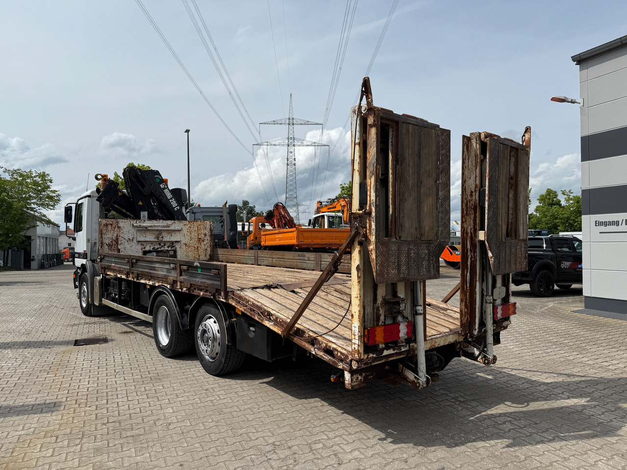 Mercedes-Benz 2535 Actros MP1 Baumaschinentransporter mit Kran und Rampen - Camión portavehículos, Camión grúa: foto 5 Mercedes-Benz 2535 Actros MP1 Baumaschinentransporter mit Kran und Rampen - Camión portavehículos, Camión grúa: foto 5
