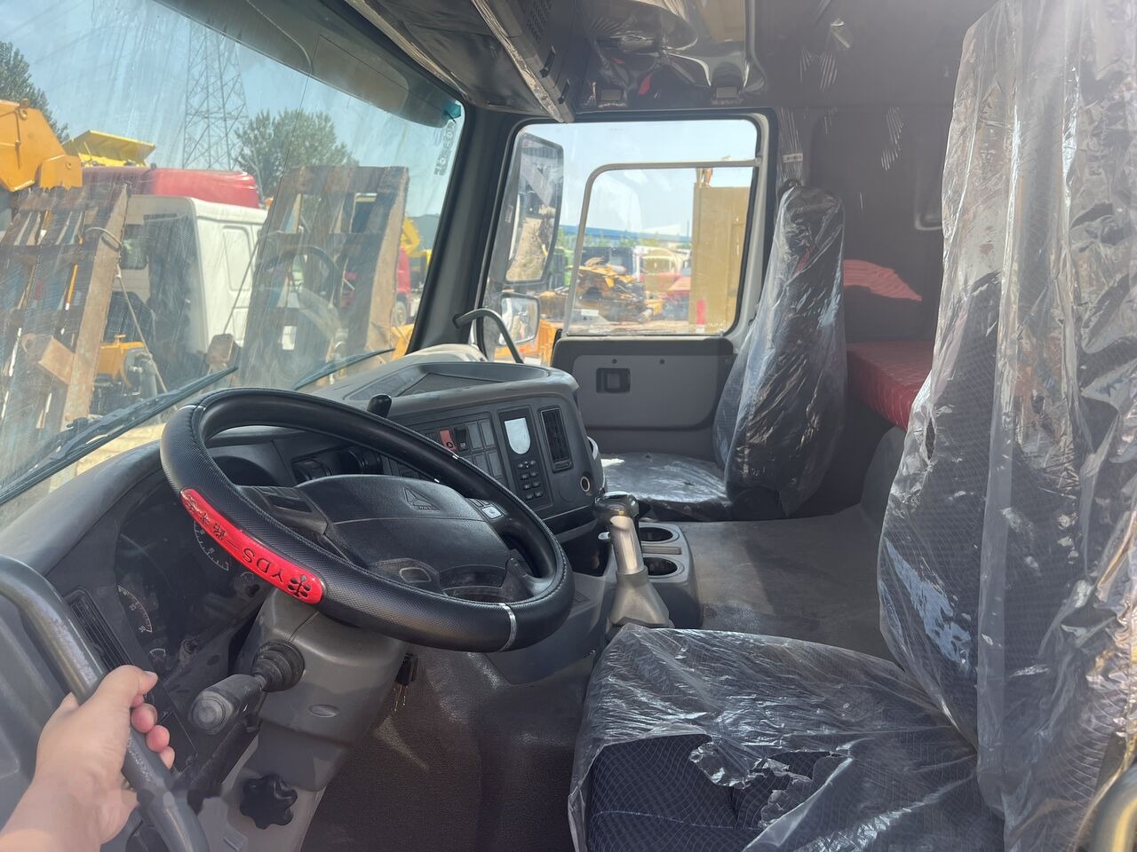 Howo 6x4 - Cabeza tractora: foto 3 Howo 6x4 - Cabeza tractora: foto 3