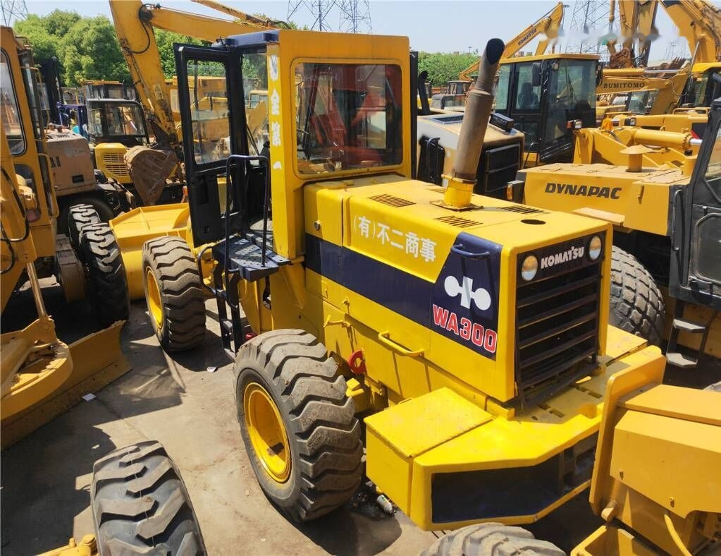 Komatsu WA300 - Cargadora de ruedas: foto 1 Komatsu WA300 - Cargadora de ruedas: foto 1