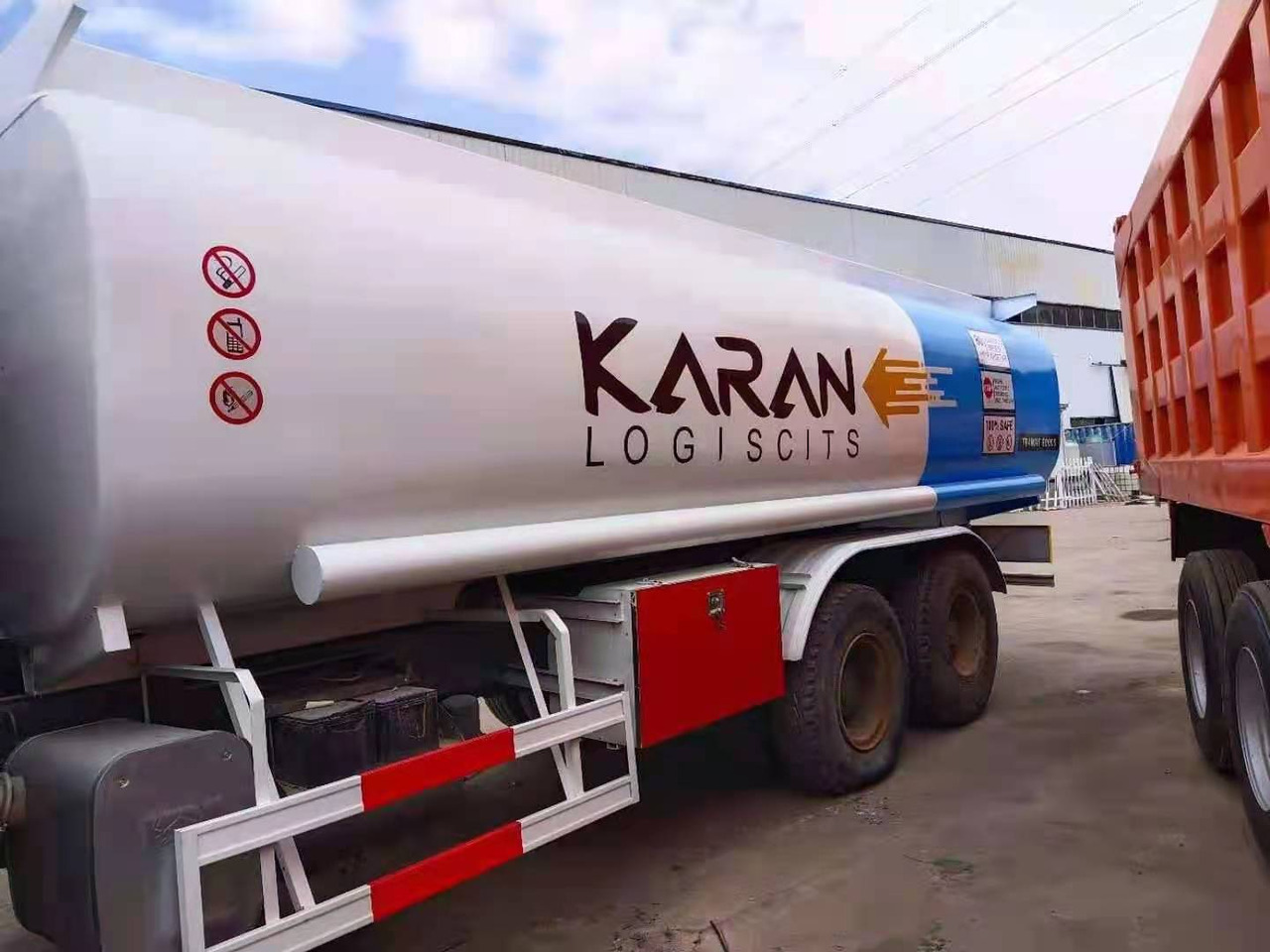 Sinotruk HOWO 24 cubic tank truck - Camión cisterna: foto 4 Sinotruk HOWO 24 cubic tank truck - Camión cisterna: foto 4