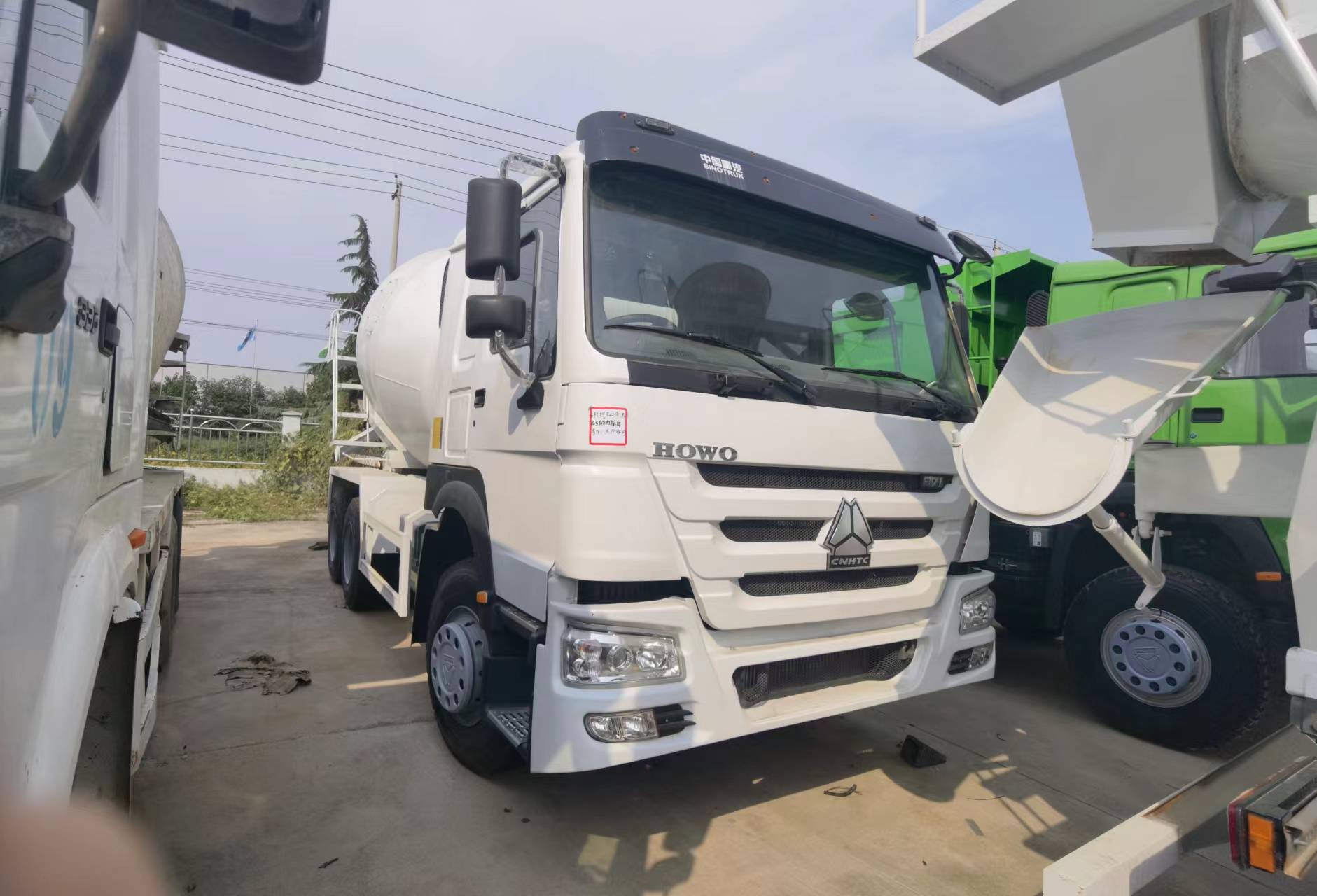 Sinotruk HOWO 371 6*4 Concrete mixer truck - Camión hormigonera: foto 1 Sinotruk HOWO 371 6*4 Concrete mixer truck - Camión hormigonera: foto 1