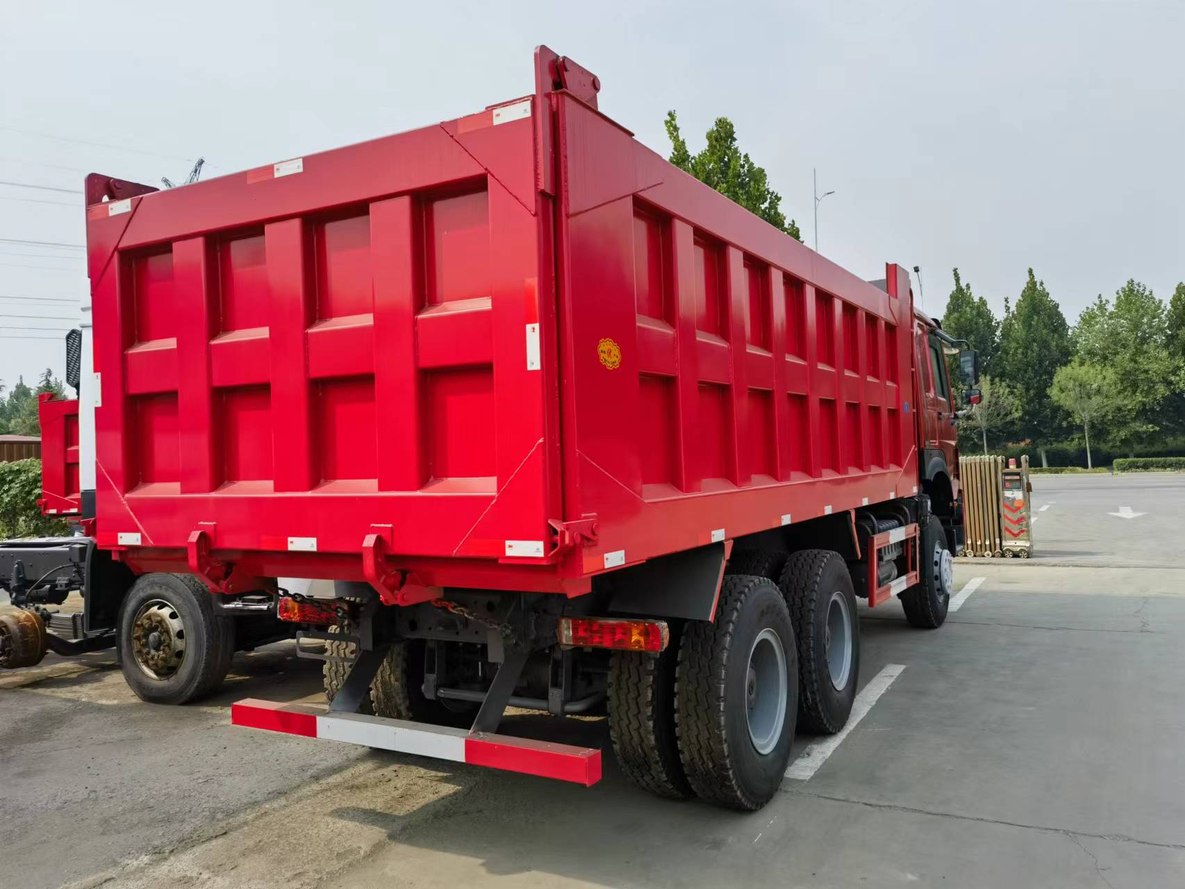 Camión volquete Sinotruk HOWO 371 6*4 Dump truck: foto 6