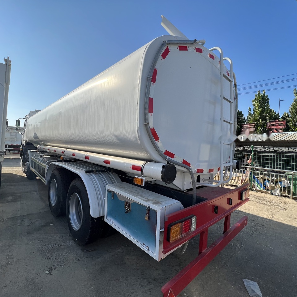 Camión cisterna Sinotruk HOWO 371 8*4 Tank truck: foto 12