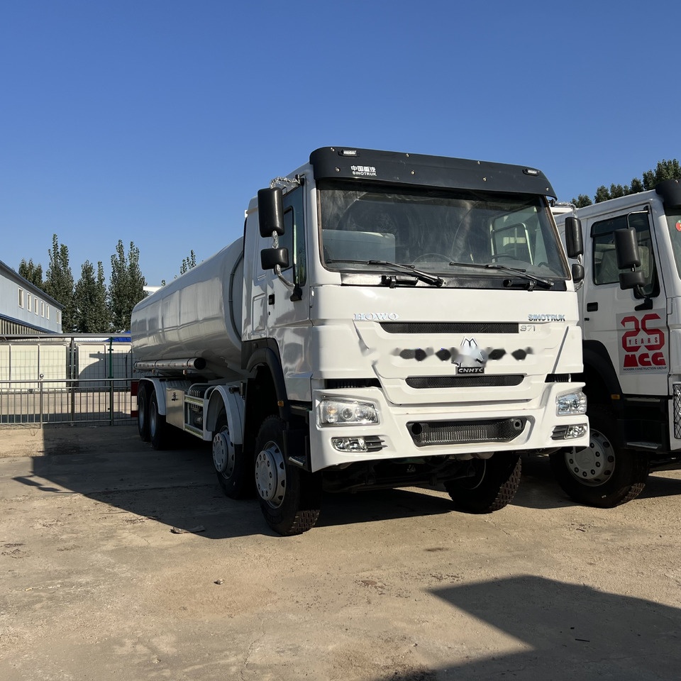 Camión cisterna Sinotruk HOWO 371 8*4 Tank truck: foto 11
