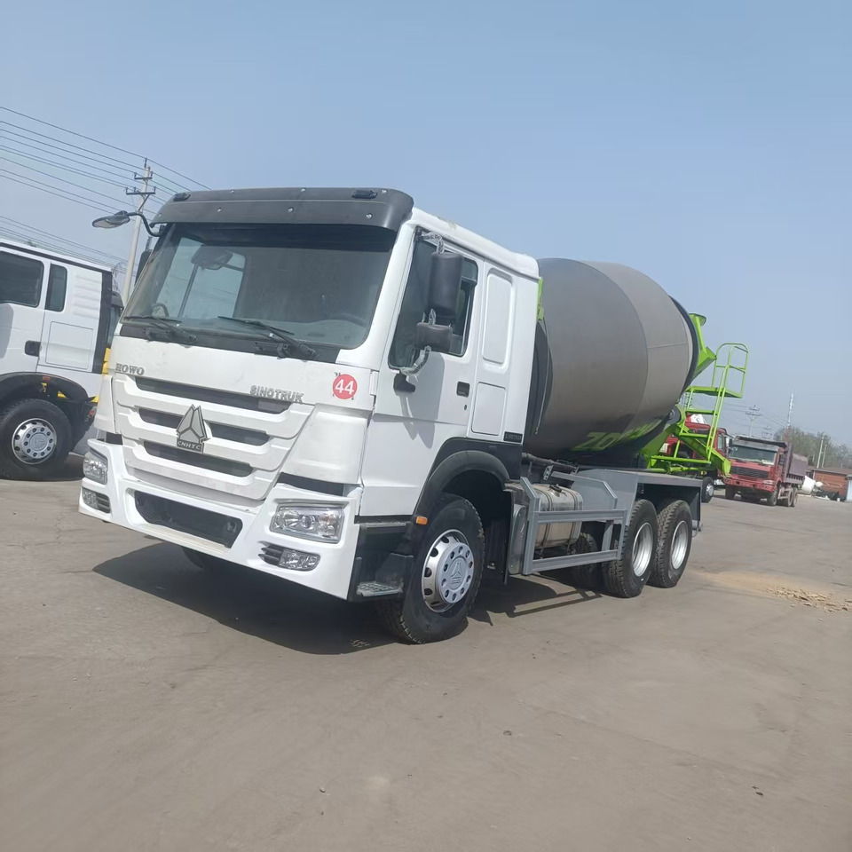 Sinotruk HOWO 6*4 Concrete mixer truck - Camión hormigonera: foto 1 Sinotruk HOWO 6*4 Concrete mixer truck - Camión hormigonera: foto 1