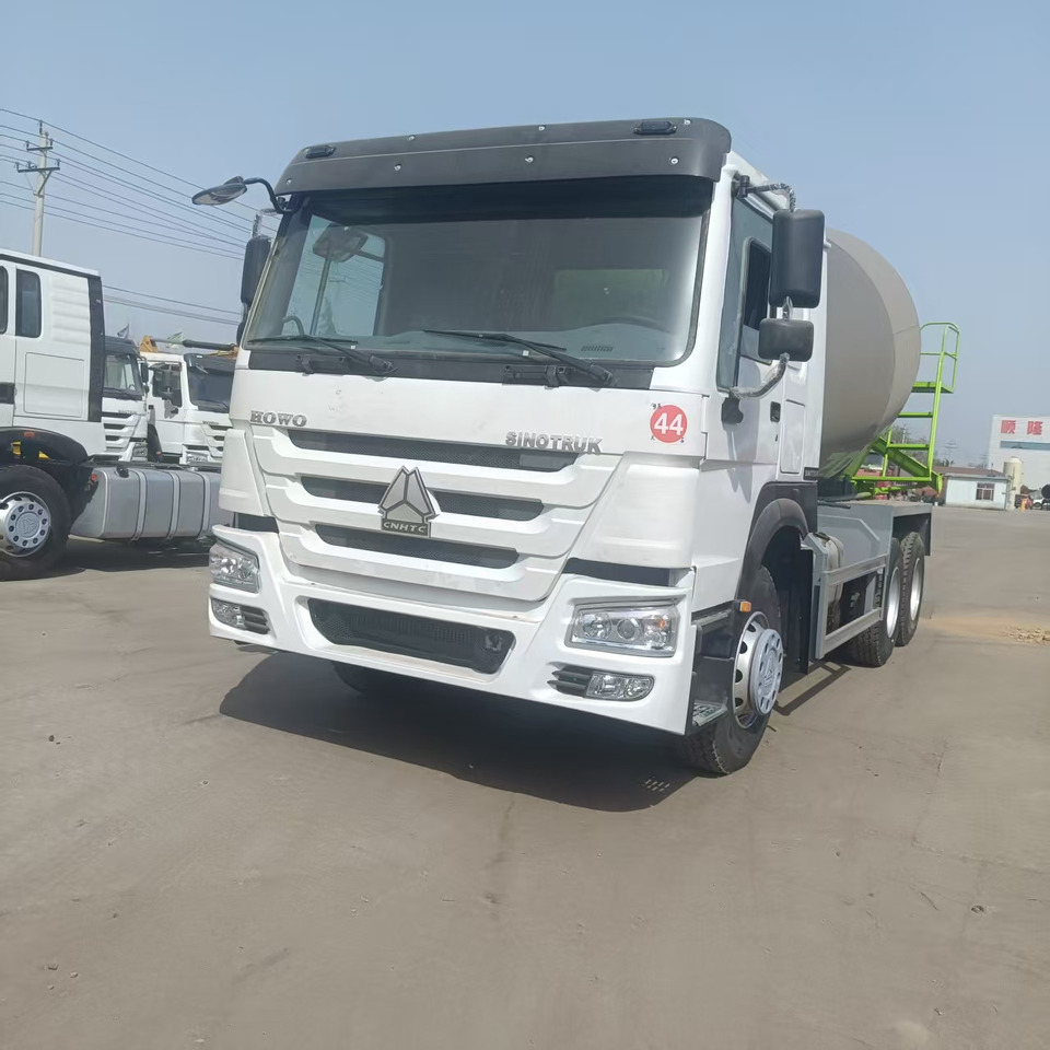 Sinotruk HOWO 6*4 Concrete mixer truck - Camión hormigonera: foto 2 Sinotruk HOWO 6*4 Concrete mixer truck - Camión hormigonera: foto 2