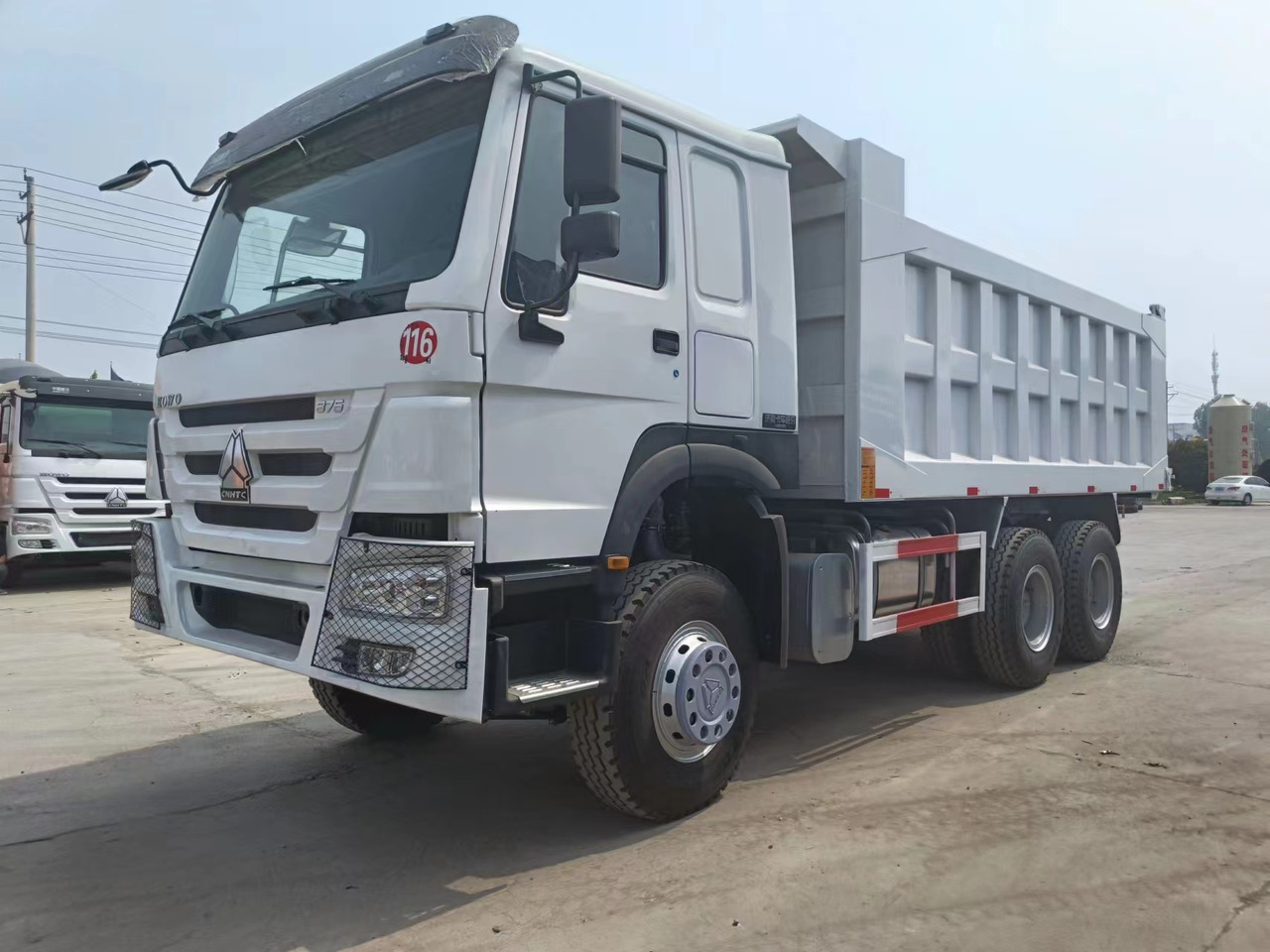 Sinotruk HOWO 6*4 Dump truck - Camión volquete: foto 2 Sinotruk HOWO 6*4 Dump truck - Camión volquete: foto 2