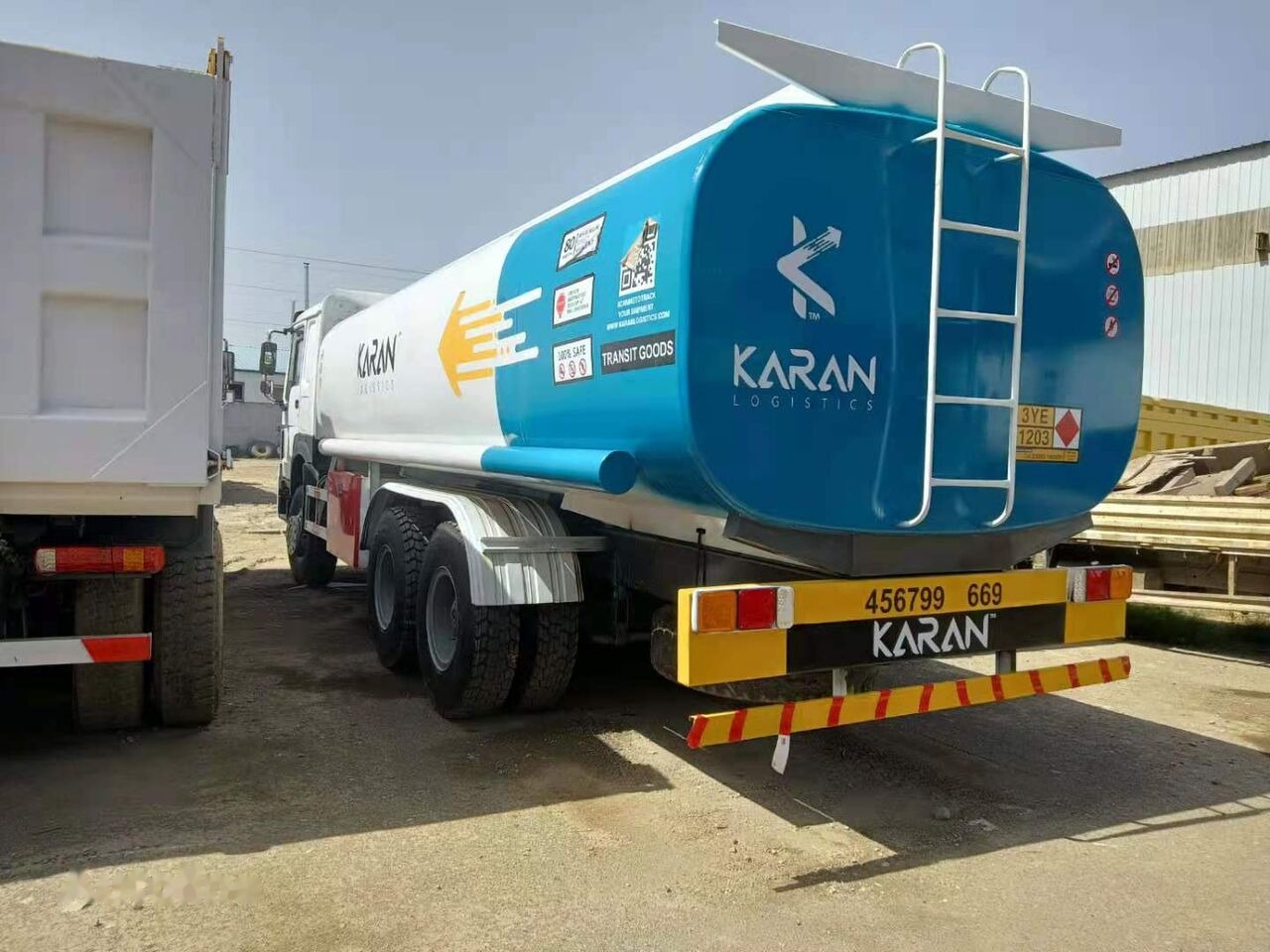 Sinotruk HOWO 6*4 Fuel Tank Truck - Camión cisterna: foto 3 Sinotruk HOWO 6*4 Fuel Tank Truck - Camión cisterna: foto 3