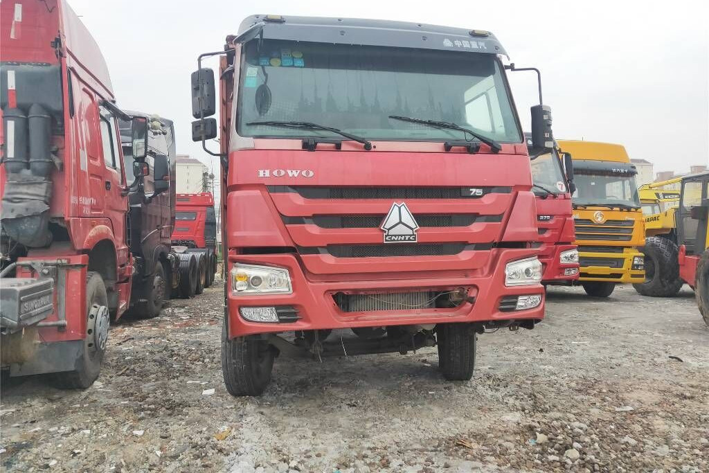 Sinotruk Howo - Camión volquete: foto 1 Sinotruk Howo - Camión volquete: foto 1