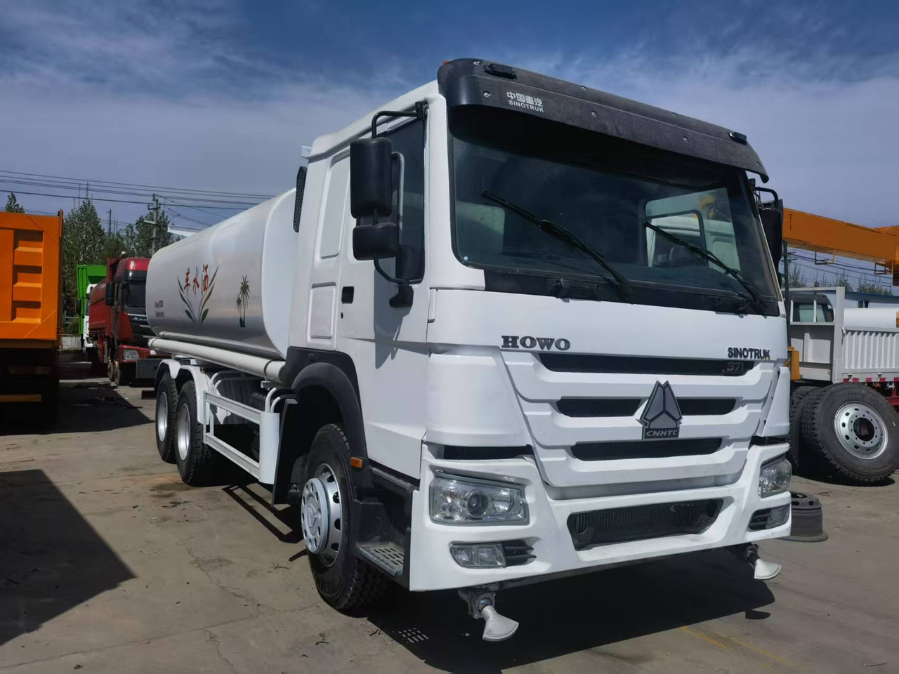 Sinotruk HOWO 371 6*4 Sprinkler truck - Vehículo municipal: foto 5 Sinotruk HOWO 371 6*4 Sprinkler truck - Vehículo municipal: foto 5
