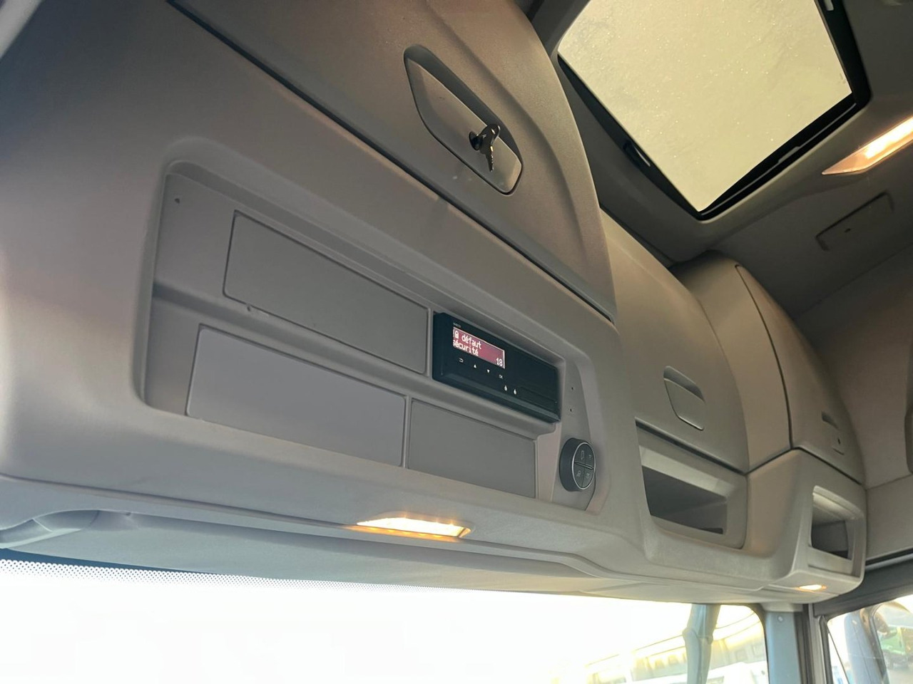 Cabeza tractora Cabeza Tractora IVECO 480 AUTOMATICO CON INTARDER: foto 9 Cabeza tractora Cabeza Tractora IVECO 480 AUTOMATICO CON INTARDER: foto 9