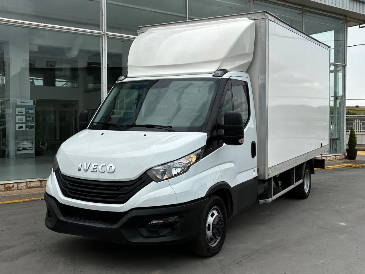 Caja cerrada IVECO 35C16 3.0 20m3 - Furgoneta caja cerrada: foto 1 Caja cerrada IVECO 35C16 3.0 20m3 - Furgoneta caja cerrada: foto 1